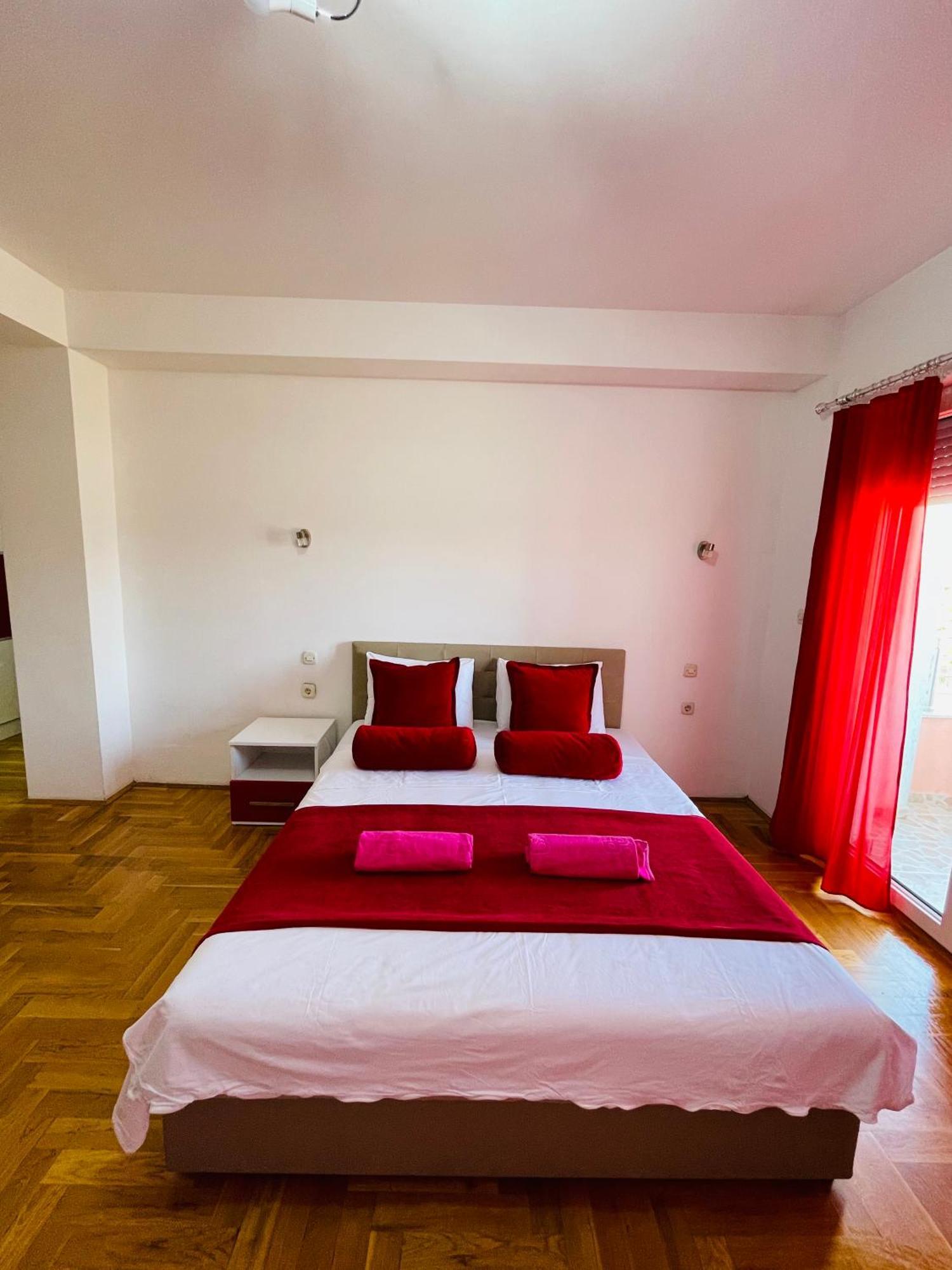 Front Beach Exclusive Apartments Struga Exterior photo